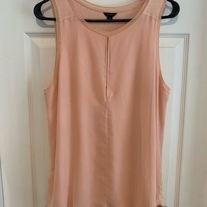 Beautiful longer top.